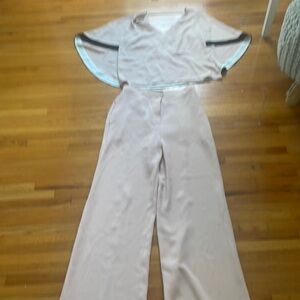BCBG PANTS SET SLITS UP THE BACK OF PANT SIZE MEDIUM